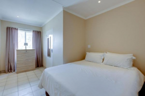 51 on York Unit 16 with PRIVATE Bathroom